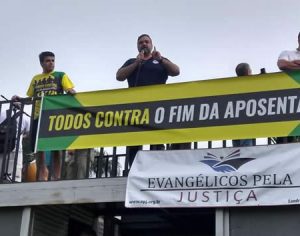 Entidades fazem protesto contra Reforma no 1º de Maio em Londrina