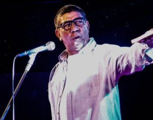 Poeta que ensina cidadania em escolas da periferia, participa do Londrix