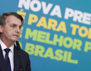 Manifestantes fazem ato em apoio ao governo neste domingo em Londrina