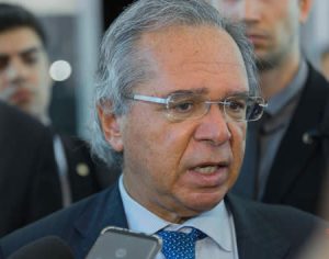 Governo estuda liberar saques em contas ativas do FGTS, diz Guedes