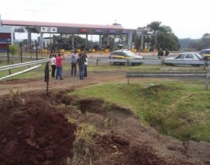 Mulher abre desvio em pedágio de Jataizinho, mas Econorte fecha
