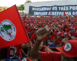 Decreto de Bolsonaro abre brecha até para armar MST, dizem juristas