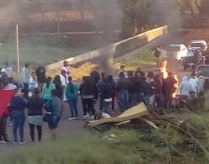 Moradores fazem protesto por melhorias no Distrito de Irerê