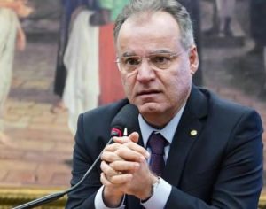 ‘Não acho que seja sacrifício trabalhar até os 65 anos’, diz relator da Previdência
