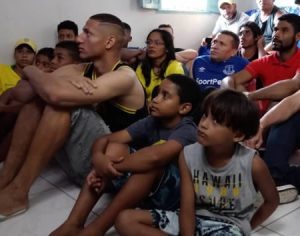 Vídeo de Richarlison comemorando convocação sentado no chão viraliza