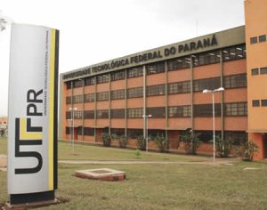 UTFPR anuncia corte de R$ 37 milhões do MEC; estudantes protestam