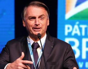 Bolsonaro quer fim de exame de drogas e multa menor por rodar sem capacete