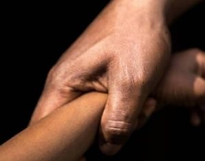 Idoso é preso acusado de abusar sexualmente de crianças em Londrina