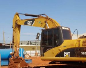 Três veículos da obra de viaduto são apreendidos em Londrina