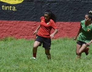 Descaso: foto com gramado de treino da equipe feminina do Sport choca a internet