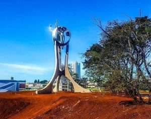 Monumento ‘O Passageiro’ é reinstalado em novo local