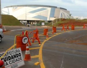 Novo trecho da Dez de Dezembro é interditado para obras do viaduto