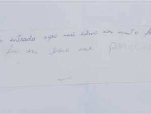 Homem invade escola, prepara ‘miojo’ e deixa bilhete pedindo perdão