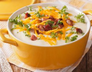 Sopa de batata com bacon fácil de fazer