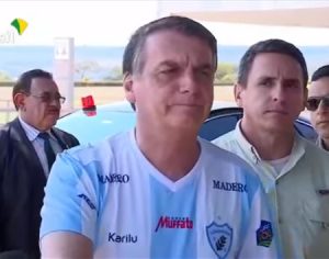 Bolsonaro usa camisa do LEC; torcedores fazem piada e se revoltam na internet