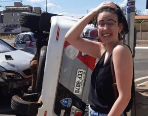 Jovem que bateu na viatura da PM, viraliza com post: ‘Chamou a polícia?’