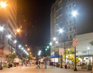 Comércio de rua terá horário especial nesta quinta e sexta em Londrina
