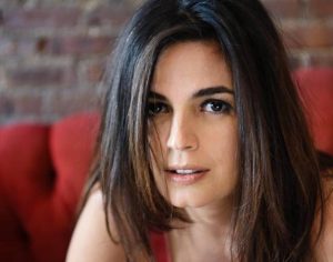 Emanuelle Araújo espanta com foto rara de filha de 25 anos
