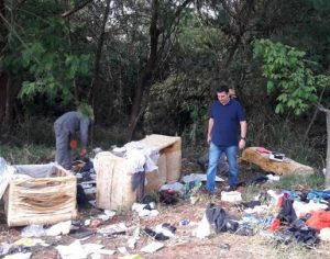 Fundo de vale volta a receber lixo poucos dias após limpeza