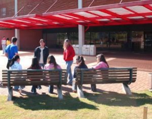 Universidade oferece 90 bolsas para cursos de graduação em Londrina