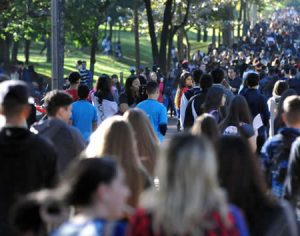 1ª fase do vestibular da UEL tem mais de 8 mil candidatos aprovados