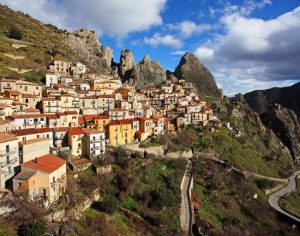 Região da Itália oferece R$ 3.100 mensais a quem se mudar para cidades vazias