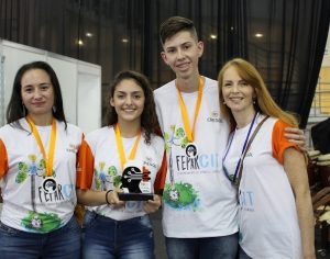 Estudantes criam piso sustentável que ajuda a evitar enchentes