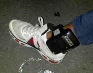 Homem pego com tornozeleira eletrônica falsa diz que ‘atraia mulheres’