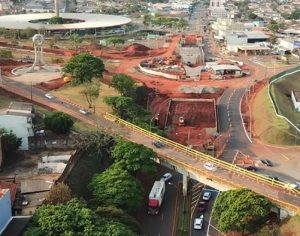 Parte do trânsito na avenida Dez de Dezembro em Londrina é liberado