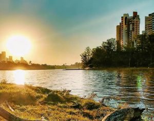 Uma linda imagem à beira do Igapó em Londrina; veja completa