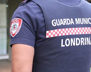 GM de Londrina encaminha suspeitos de esconder drogas perto de escola