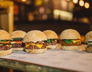 Hamburgueria de Londrina faz promoção para ajudar o Hospital do Câncer