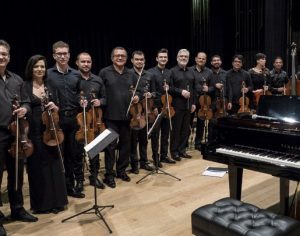 Professores recebem homenagem no Cine Teatro Ouro Verde