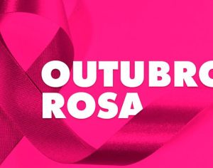 Mulheres recebem orientação sobre o autoexame das mamas