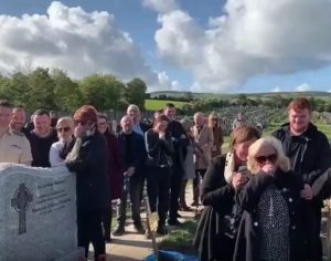 Velório é interrompido após voz sair do caixão: “Me tire daqui”; veja o vídeo