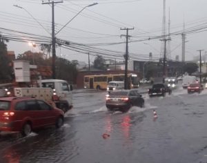 Chuva: Londrina registra pontos de alagamentos nesta terça-feira