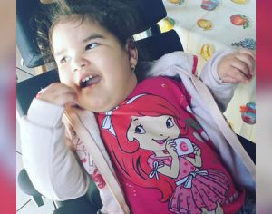 Família faz vaquinha para pagar exames de filha com doença rara em Londrina