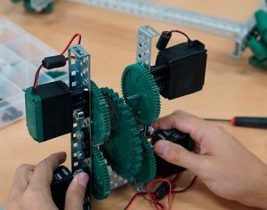 Prefeitura quer implantar ensino de robótica em escola pública de Londrina