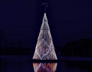 Prefeitura faz primeiro teste com árvore de Natal flutuante no Lago Igapó