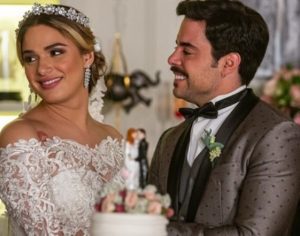 Pedro Carvalho e Glamour Garcia comemoram beijo de Abel e Britney, em novela