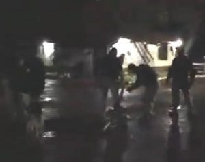 Policiais agridem e prendem manifestante no pedágio de Jataizinho; assista