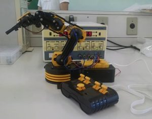 Mostra de Robótica da UEL desafia estudantes de escolas da região