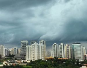 Defesa Civil alerta para risco de temporal em Londrina e região; veja
