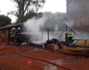 Barracos pegam fogo no Centro Kaingáng em Londrina