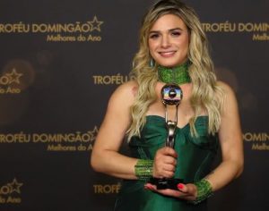 Ex-aluna da UEL, Glamour Garcia é a 1ª trans a vencer o Troféu Domingão