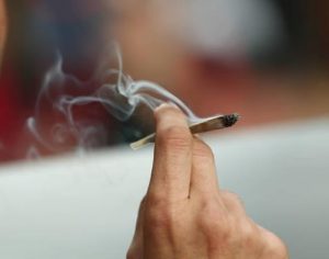 Câmara aprova multa de R$ 500 para quem usar drogas ilícitas na rua