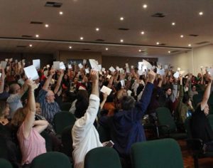 Professores da UEL decidem continuar greve