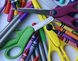 Procon de Londrina dá dicas para economizar na compra de material escolar
