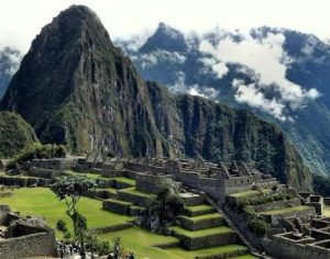 Brasileiros são presos por defecarem em área sagrada de Machu Pichu, no Peru
