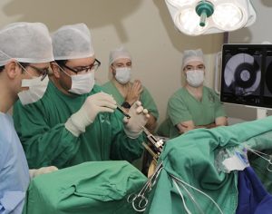 Médicos do HU/UEL realizam três cirurgias inéditas na região